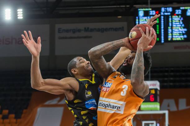 腼腆笑容 腼腆笑容