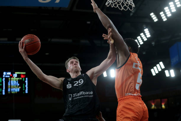 队贡献力量 队贡献力量